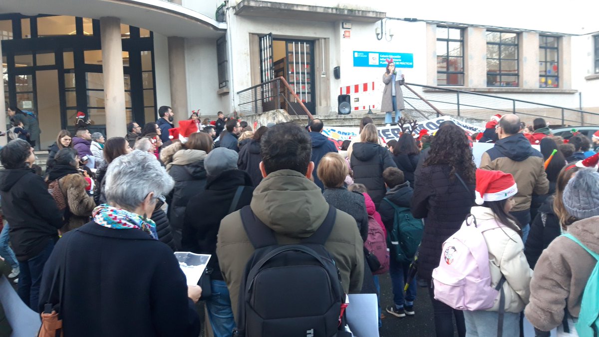 BNGACorunha's tweet photo. Esta mañá comezou para nós apoiando as familias da ANPA do CEIP de Prácticas @PracticasLoita por un centro seguro e digno. Frente ao abandono institucional a súa acción! Alí estiveron, acompañando a mobilización, @MercedesQueixas e @DavidAjdhar https://t.co/MTmlGeDZ2A