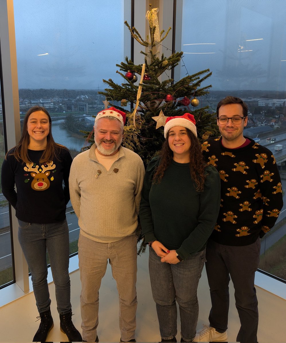 Happy holiday wishes from the #VIBGrandchallenges team 🌟🎄

#uglychristmassweaterday