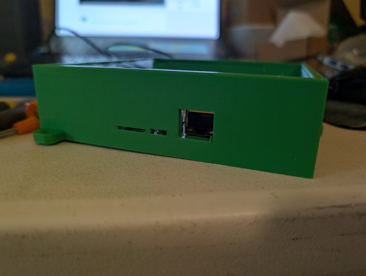 HumbleBeastKerr's tweet image. This iteration went well. After trying to clean out the sliding door tray for the lid. I decided to redesign it to just be a top cover. #ProjectOpal #3dprinted #Engineering #prototype