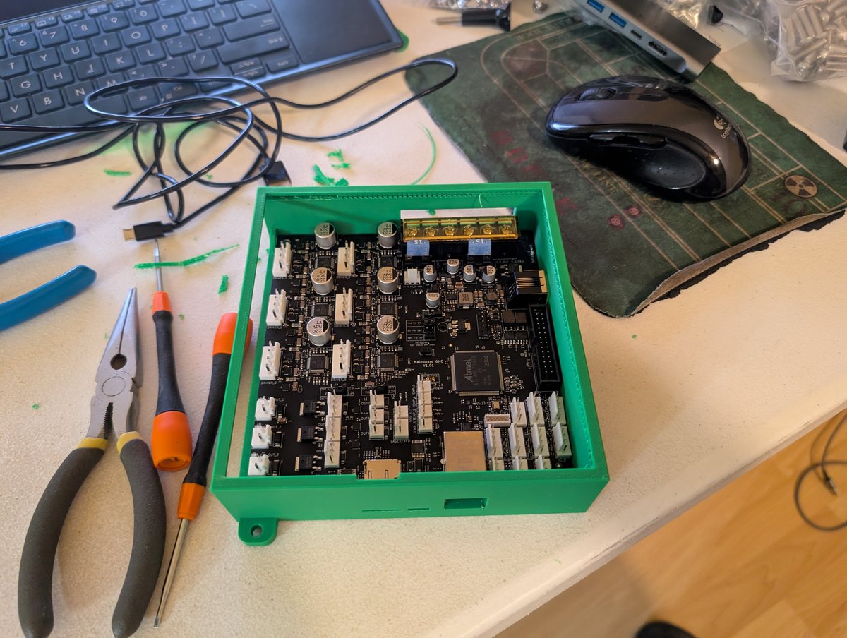 HumbleBeastKerr's tweet image. This iteration went well. After trying to clean out the sliding door tray for the lid. I decided to redesign it to just be a top cover. #ProjectOpal #3dprinted #Engineering #prototype