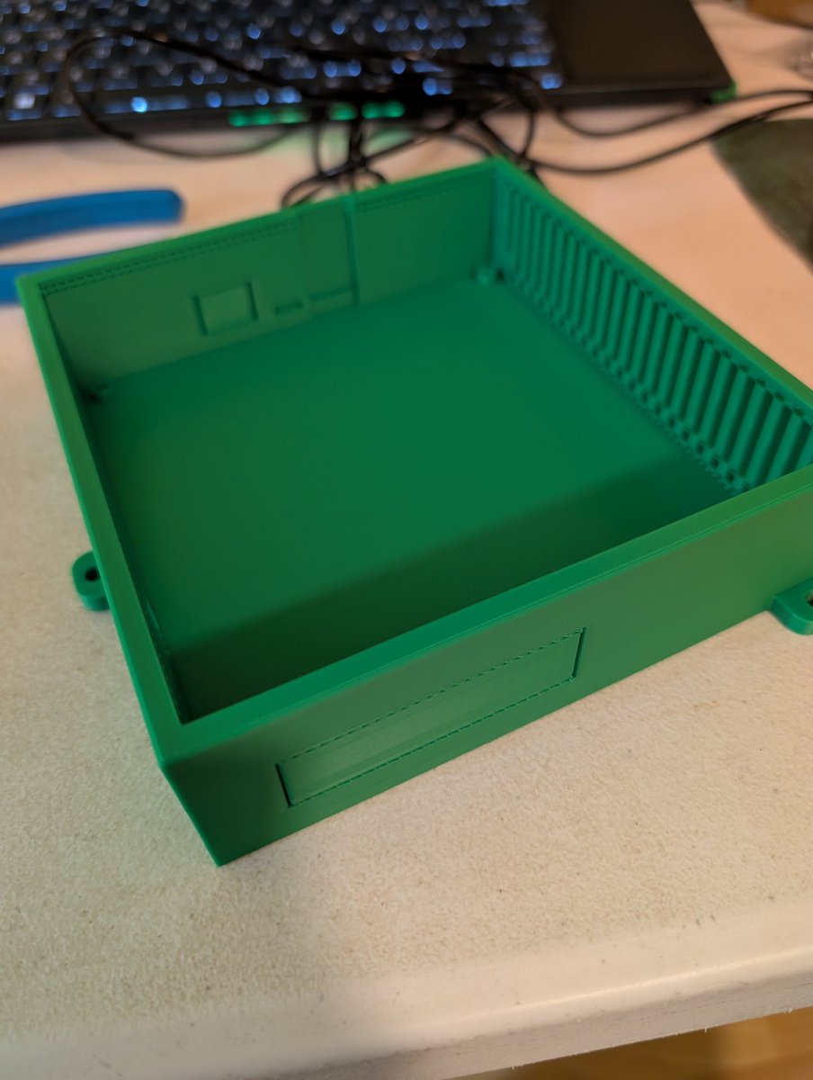 HumbleBeastKerr's tweet image. This iteration went well. After trying to clean out the sliding door tray for the lid. I decided to redesign it to just be a top cover. #ProjectOpal #3dprinted #Engineering #prototype