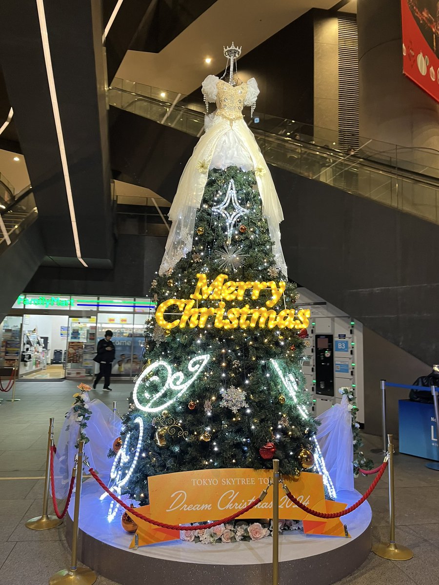 ds_ringo's tweet photo. みんなさま、お疲れ様です！😌
今週のお休みはクリスマスマーケットに行ってきました🎄💖
街がキラキラしてるクリスマスは1年で1番好きです🎶
優勝はぐるぐるソーセージ🤤
寒い日のホットココアも最高でした🧚‍♂️ 

#お久しぶりのりんごの休日
#今年も残り少ないですが
#大晦日まで全力で駆け抜けます🔥 https://t.co/MiAj9vjmiZ