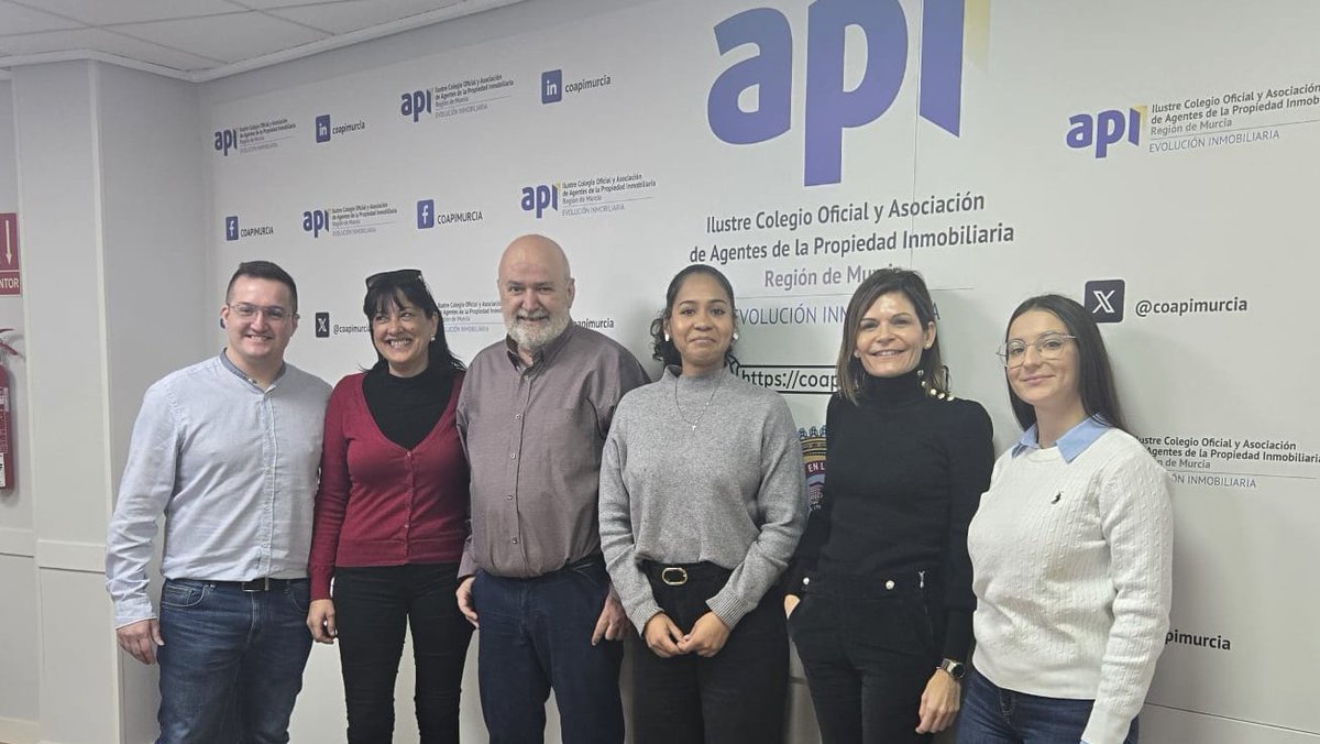 COAPI MURCIA (@coapimurcia) on Twitter photo Con el último curso del año, tenemos a 5 nuevos LICENCIADOS 👨🏼🎓👩🏼🎓 que han superado la Formación completa del <a href="/coapimurcia/">COAPI MURCIA</a>.
Enhorabuena Astrid, Gonzalo, María José, María Ángeles y Paola.
#Inmobiliaria #Murcia #ventas #compras Con el último curso del año, tenemos a 5 nuevos LICENCIADOS 👨🏼🎓👩🏼🎓 que han superado la Formación completa del <a href="/coapimurcia/">COAPI MURCIA</a>.
Enhorabuena Astrid, Gonzalo, María José, María Ángeles y Paola.
#Inmobiliaria #Murcia #ventas #compras