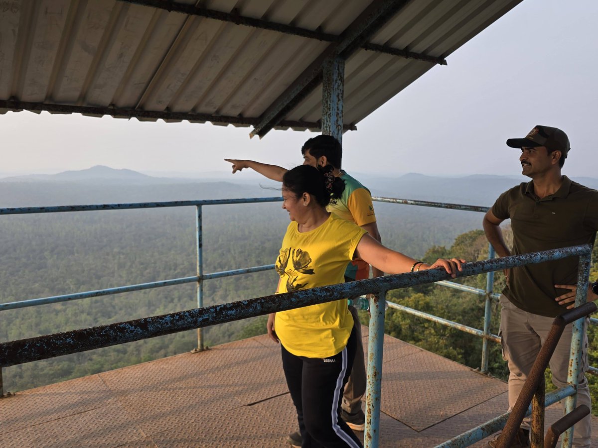 swaroopatk's tweet photo. Early morning trek in the forests of Dharwad zone and view from watch tower at Kalkeri https://t.co/HwyL7ezoys