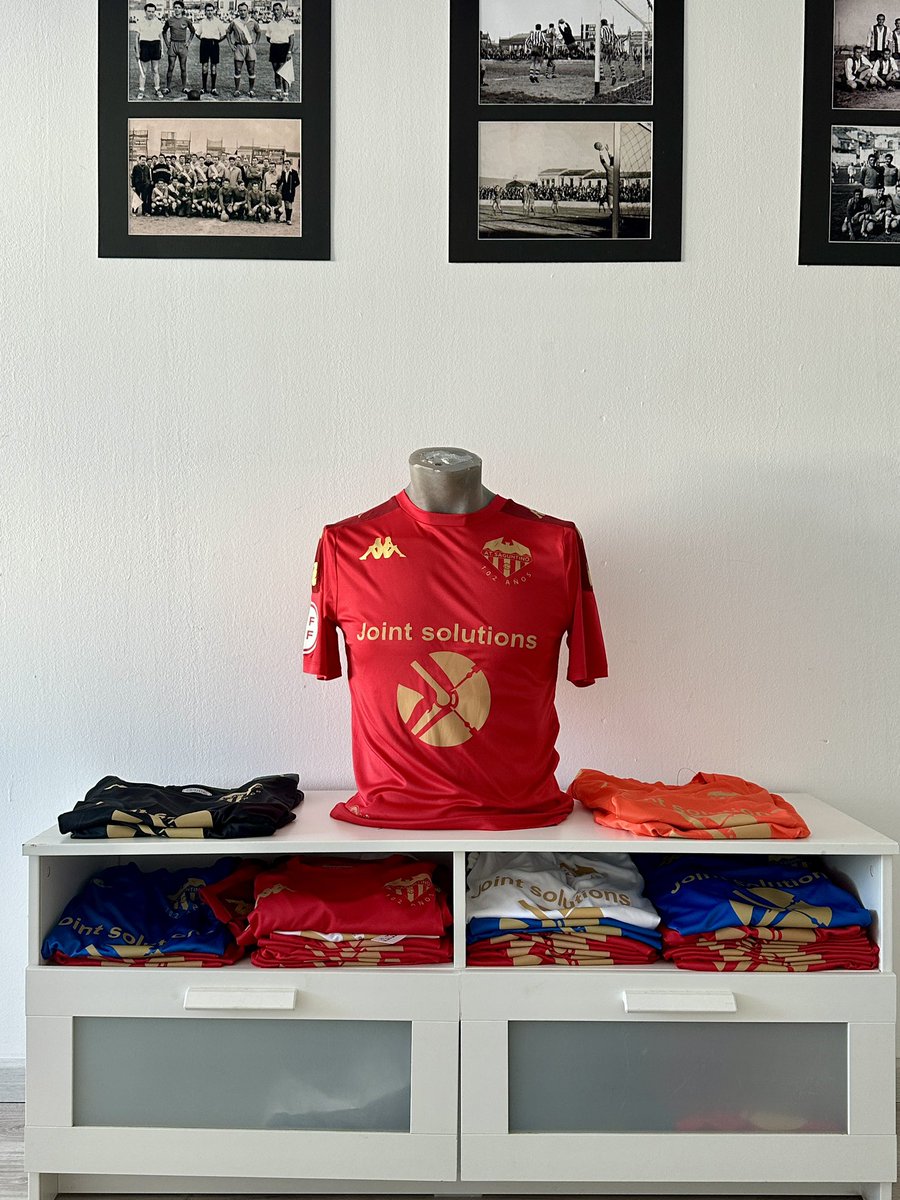 AtcoSaguntino's tweet photo. Recuerda que ya puedes comprar nuestras camisetas del primer equipo. ⚔️🛡️

PVP:40€ (50€ nombre+nº)

A qué estás esperando para llevar la misma jugadores … siéntete más romano que nunca.

#AtleticoSaguntino #CamisetaOficial #Equipaciones2425 https://t.co/wCPGnswzIz