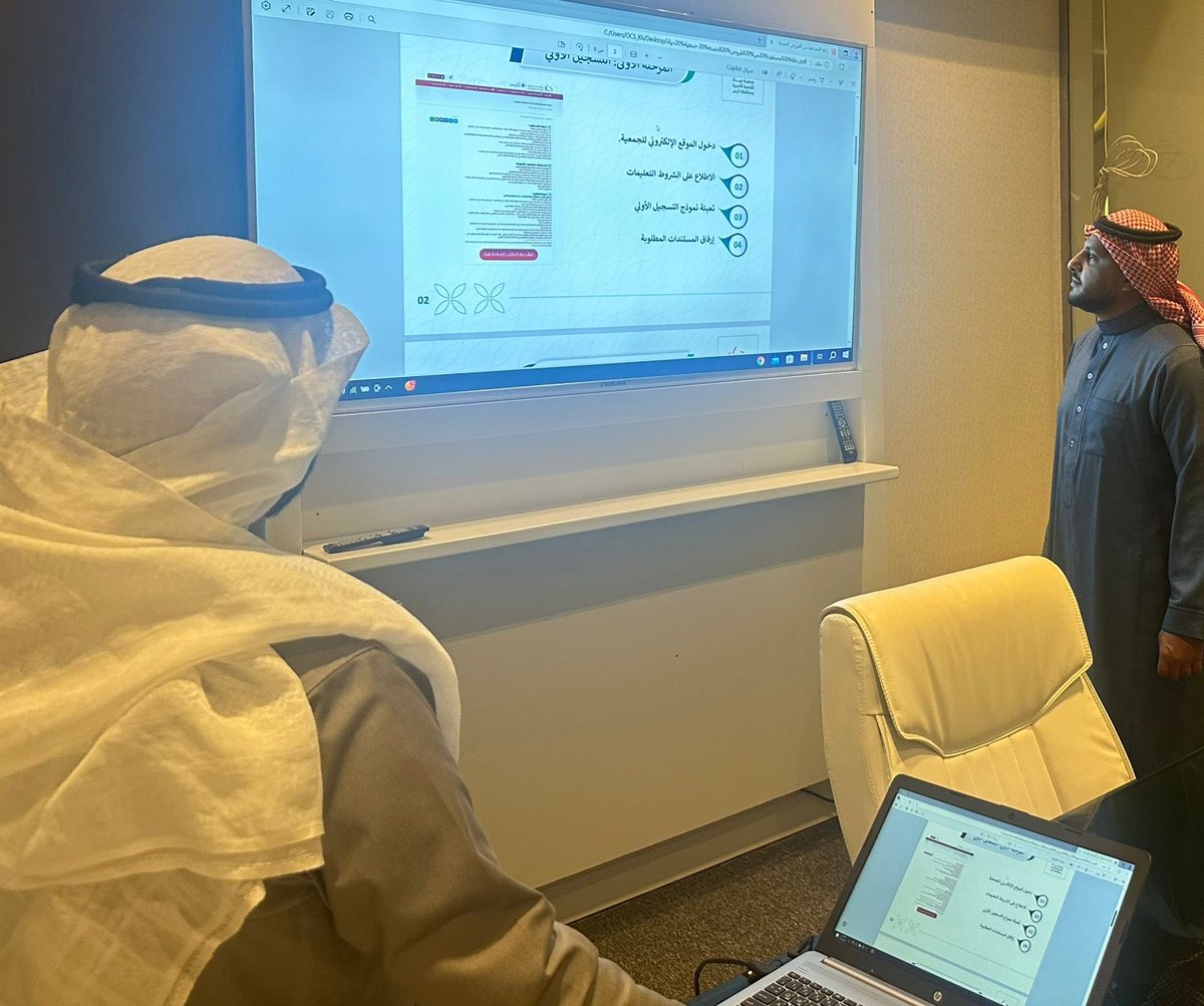 Nbhabir's tweet photo. قامت جمعية النبهانية للخدمات الإنسانية والاجتماعية بزيارة جمعية حياة للتنمية الأسرية بالرس @hayat_alrs ، بهدف تبادل الخبرات في مجال دعم وتأهيل الشباب المقبلين على الزواج لتعزيز استقرارهم الأسري. https://t.co/vXb1iSOWDa