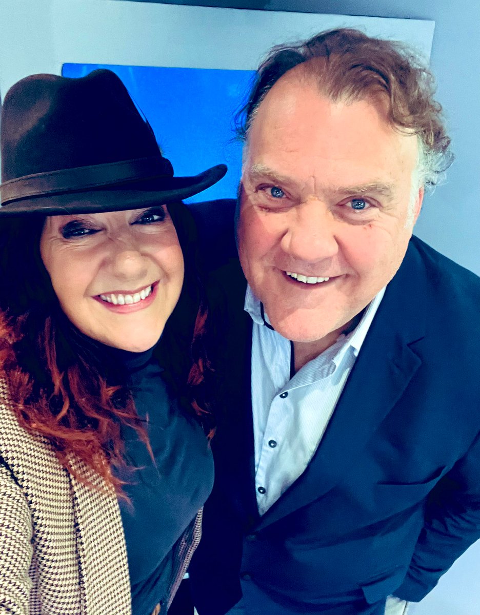 RealShanCothi's tweet photo. Y fwydlen Nadoligaidd heddi ar Bore Cothi @BBCRadioCymru SER y rhaglen yw @MrCraigRyder o’r sioe gerdd @MRFanFanFans @MoulinRougeMusi #HaroldZidler a’r carped coch mas wedyn i @Bryn_Terfel sy’n dod i rannu ei gofion cyntaf ar Bore Cothi @BBCRadioCymru #Tosca #MrTodd #Peis 😜 https://t.co/etyIDCuF5r