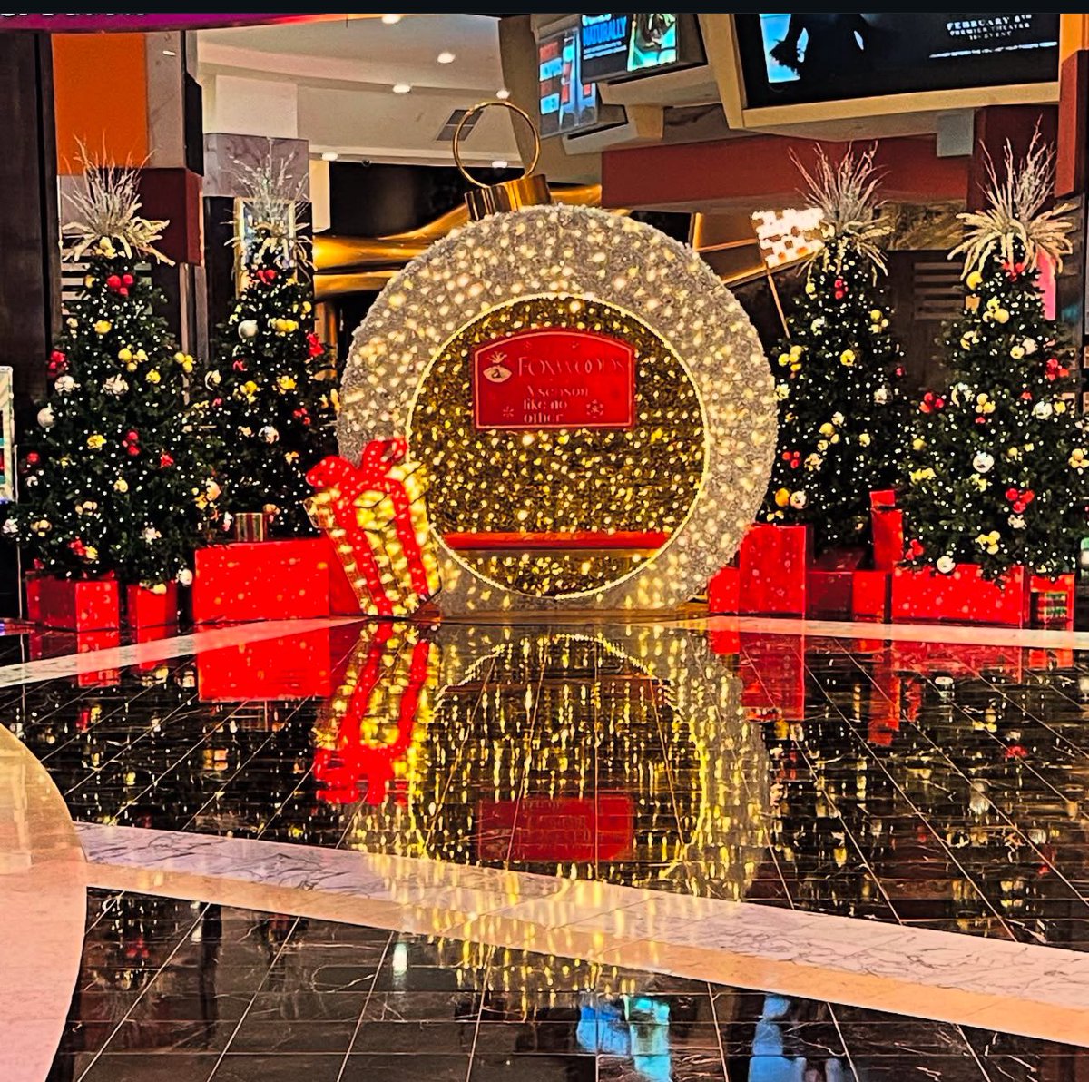 NightRoamers's tweet image. Christmas lights at Foxwoods

#Christmas #Christmaslighting #foxwoods #foxwoodsresortcasino #foxwoodsresortandcasino #nightroamers #nocturnalsocialmedia