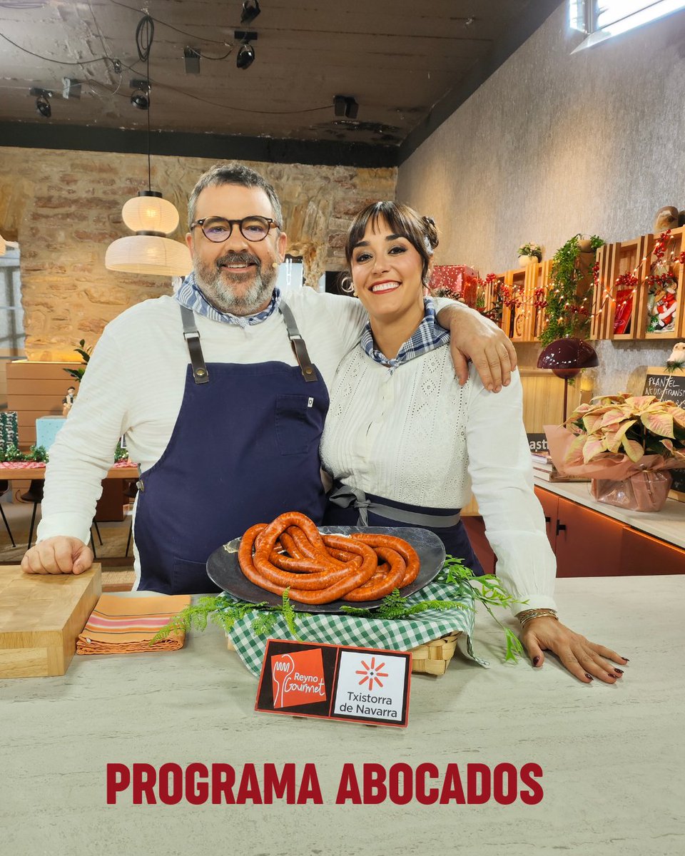 Reyno_Gourmet's tweet photo. ¡No te pierdas la receta de Txistorra de Navarra en el programa Abocados de la @euskaltelebista el especial de Santo Tomás de esta noche! 🔥😍
----
Ez galdu Abocados programako Txistorraren errezeta gaur gaueko Santo Tomaseko saio berezian!🔥😍

#txistorradenavarra #reynogourmet https://t.co/V3E1URLxJH