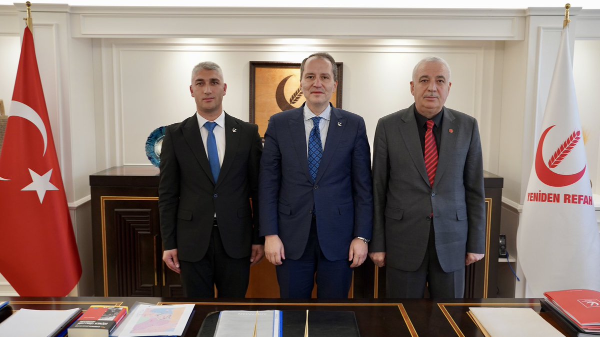 AK Parti Muş Bulanık İlçe Başkanı Mehmet Ali Saatçi, partisinden istifa ederek Yeniden Refah Partimize katıldı. Rozetini Genel Başkanımız Dr. Fatih Erbakan takdim etti. Kendisine hoş geldiniz diyor, birlikte hayırlı hizmetlere vesile olmayı temenni ediyoruz.