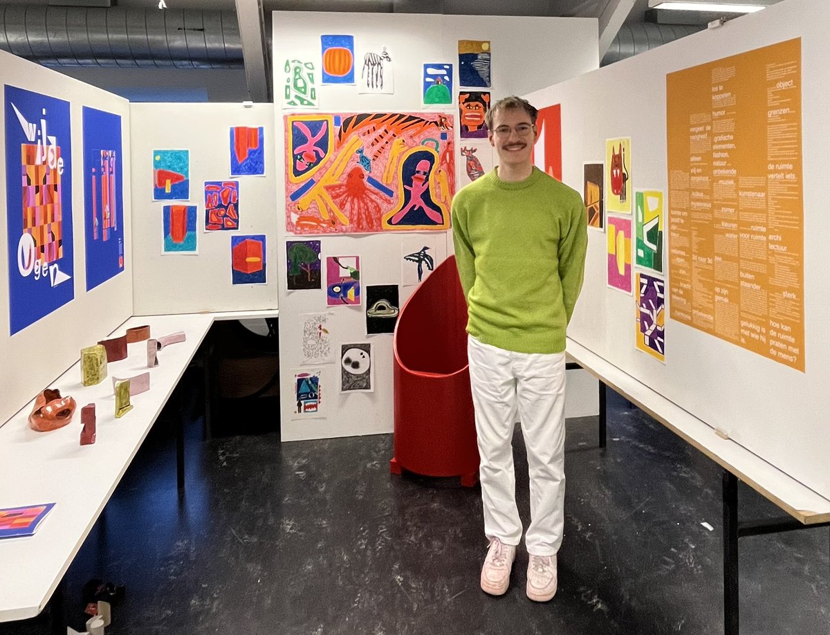 2001Xander's tweet image. eindpresentatie semester gehaald met een 8!