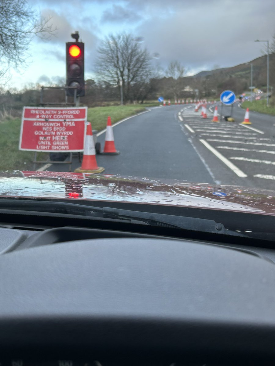 Is this ok <a href="/morgansindall/">Morgan Sindall Group</a> <a href="/nationalgrid/">National Grid</a> No work here - 4 way badly set lights - up to 5 min wait - one queue interferes with the next - 4 sets lights currently - 3 years extreme traffic light fatigue. No one cares. People who live here don’t count