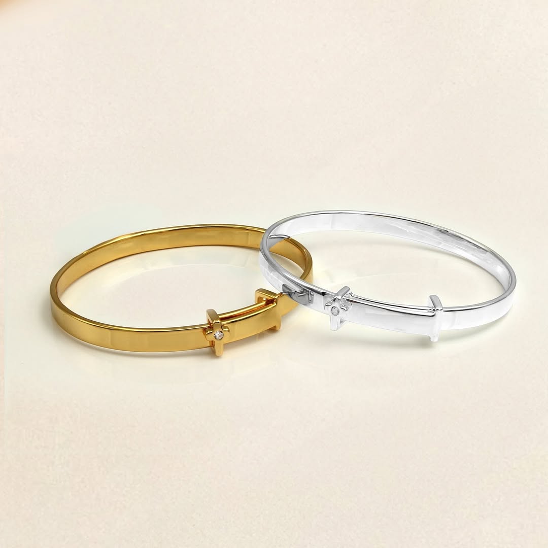 Celebrate every moment with Say It With 🌟

Out with the old, in with the gold! 💛 Make a bold statement in 2025 with jewellery that’s as striking as you are.

Shop in-store and online Say It With