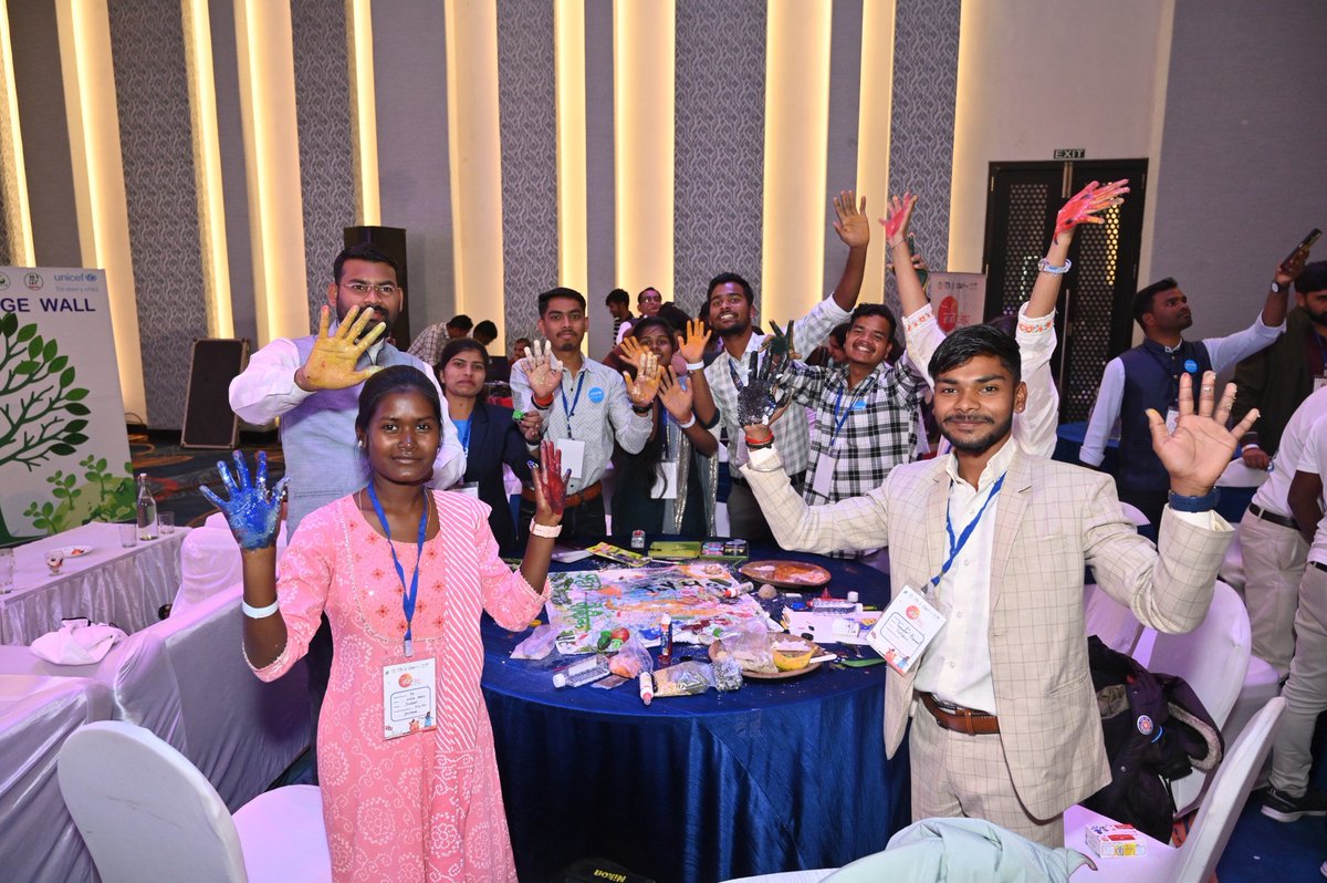 Nehaekka736368's tweet photo. "Brush for change : panting a healthier planet"

All the volunteers showed their creativity by becoming children during the painting activity in #NoniJohar 3.0 event💫⭐ https://t.co/gb7Pd6Jgmn