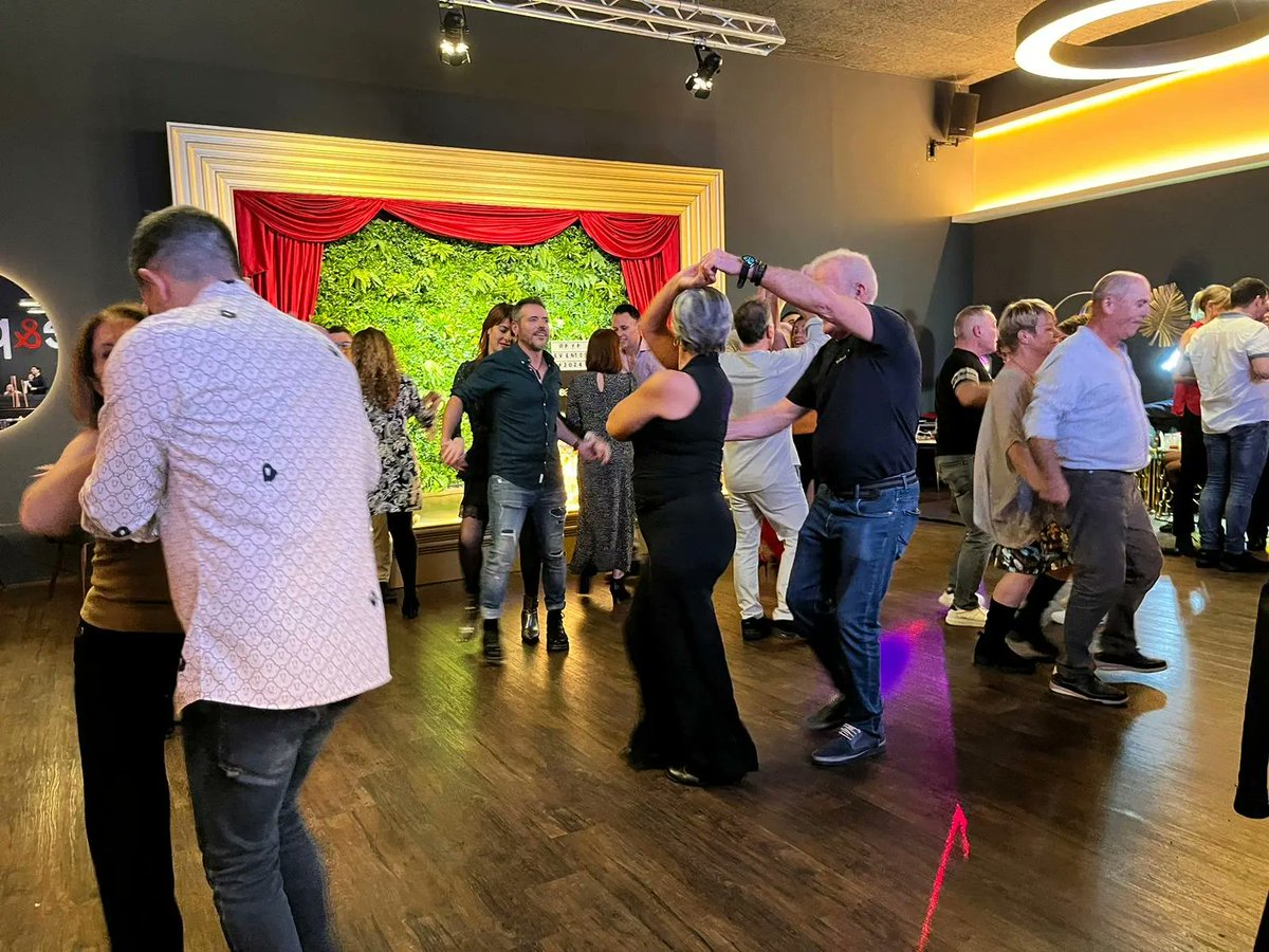 Pause&Play tweet media