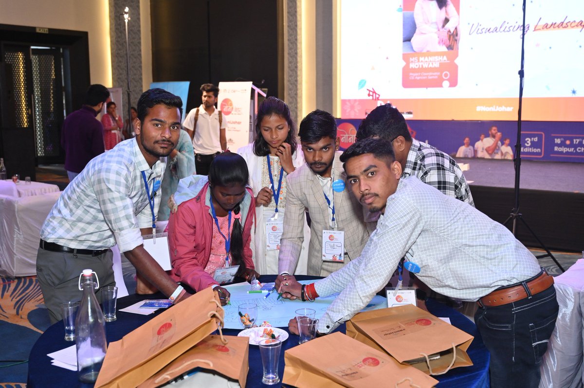 Nehaekka736368's tweet photo. "Brush for change : panting a healthier planet"

All the volunteers showed their creativity by becoming children during the painting activity in #NoniJohar 3.0 event💫⭐ https://t.co/gb7Pd6Jgmn