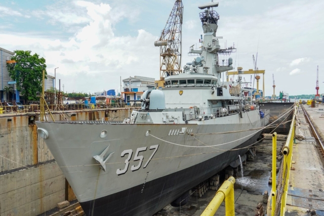 tech_warfare's tweet image. Indonesian Corvette Undergoes Repairs Ahead of Lebanon Peacekeeping Mission

defensemirror.com/news/38442/Ind…

#PTPAL #KrisultanIskandarMuda #IndonesianNavy #UNIFILMission #PeacekeepingMission #MaritimeTaskForce #KRI367 #LebanonMission #TNI #ShipMaintenance #NavalOperations