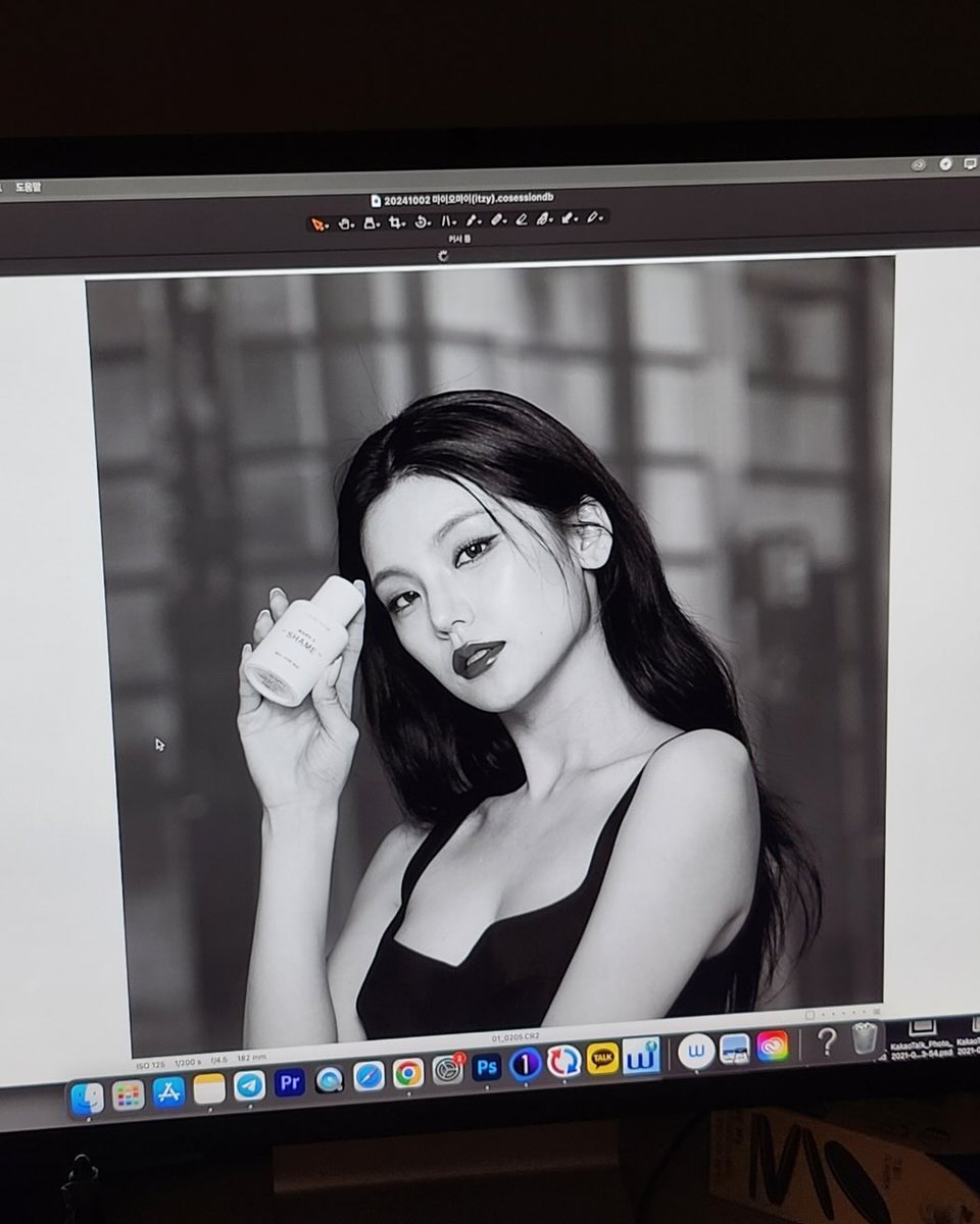 𝑂𝑙𝑖𝑛𝑒. tweet media