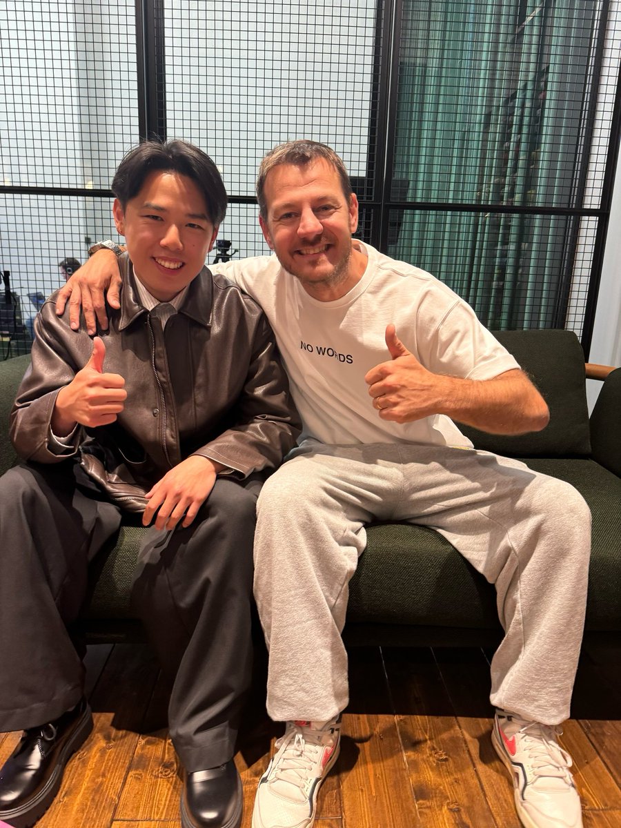 I just got interviewed by Italy number 1 Tv presenter <a href="/alecattelan/">alessandro cattelan</a> you can watch the full video here 
youtu.be/KpC5zPcArwI?si…