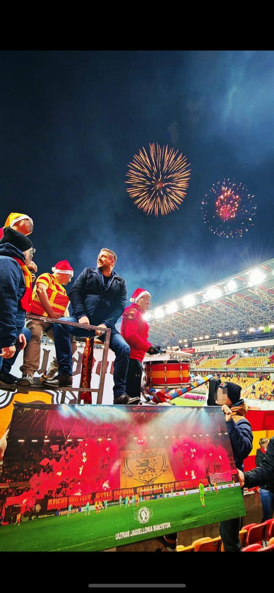 PertkiewiczW's tweet image. Ostatni mecz w roku i mój  last dance za nami. Zabrakło niewiele do pełni szczęścia, ale Europa na wiosnę jest nasza💪. Dziękuję kibicom za fantastyczne, wzruszające i budujące pożegnanie🥲. Kłaniam się nisko.  JAGA MISTRZ!💪