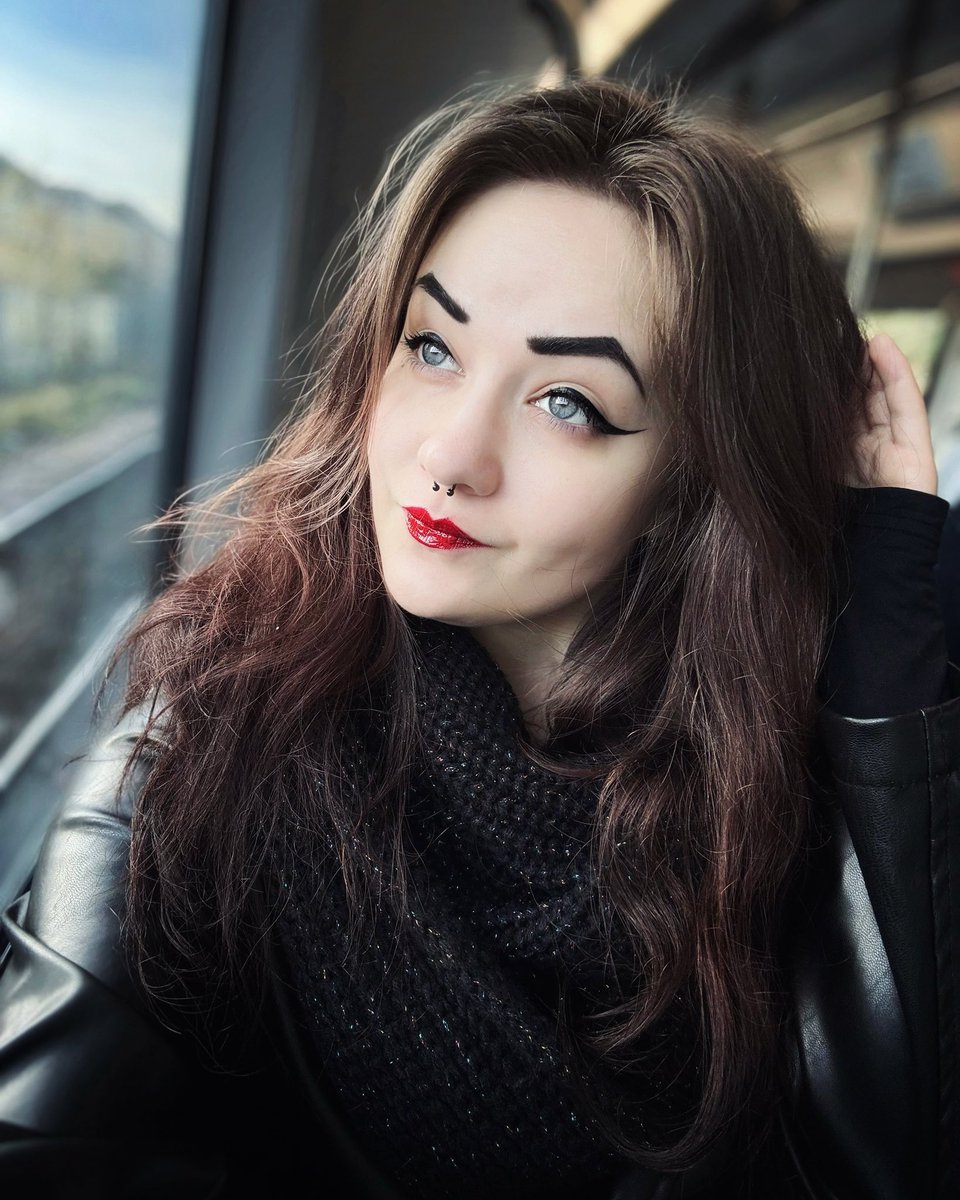 Off to London today 🖤🚂✨