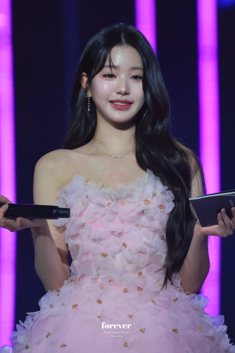 Foreverwy_0831's tweet photo. 241220

#IVE #아이브 #장원영 #JANGWONYOUNG #WONYOUNG https://t.co/aYzPLCvqhl