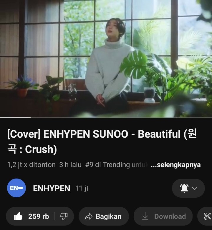 kamu tau apa yang paling menakjubkan? Ketika raga dan jiwa ini sedang di ambang kelelahan, hasrat memerlukan sesuatu untuk di lampiaskan.. aku ingin sesuatu yang bisa menghibur hati ku, aku ingin sesuatu yang bisa jadi pelipur lara ku. Dan datanglah dia, dengan suaranya yang