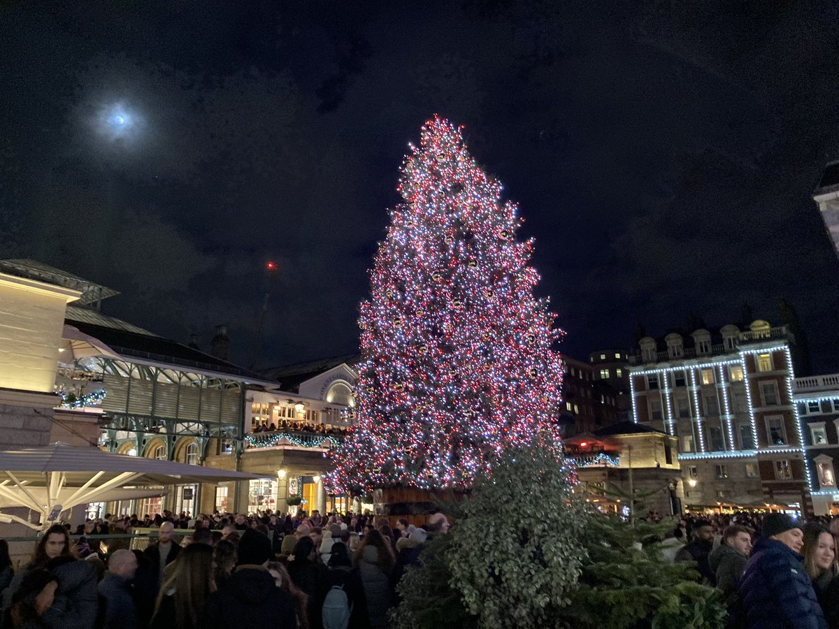 LilXim's tweet photo. I love Christmas lights ! 🌲 

#london #Christmas  #Ican #travel #funny https://t.co/pCsP6y684I