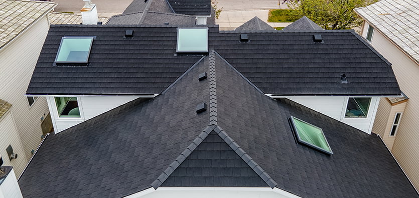 AKRoNRoofingYYC's tweet image. Protect your home from hail damage with VELUX skylights! ❄️ Our 10-year hail warranty gives you peace of mind. 

Learn more 👉 bit.ly/3Xlg3wm

#VELUXSkylights #HailProtection #Roofing #Calgary