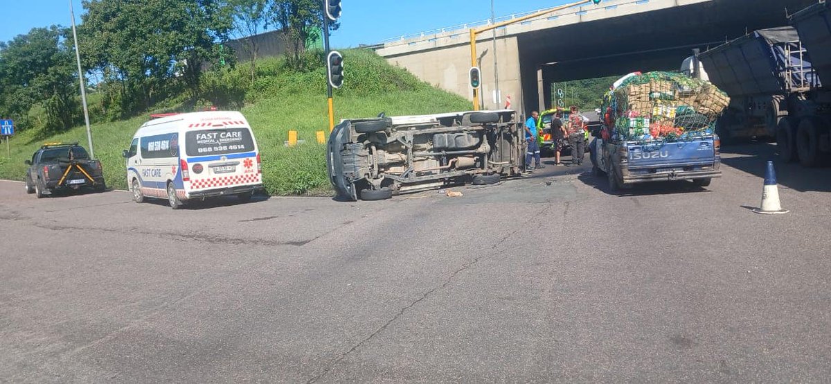 _ArriveAlive's tweet photo. Active collision reported on the M7/N2 under the bridge in Durban https://t.co/3m8Y2KkfH5
#ArriveAlive #ActiveCollision @DBNMetroPolice https://t.co/WPtYyaTIde