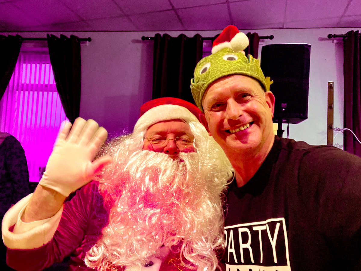 Come on Santa, nearly there! Just four more party days left! 🕺🏻🪩😁