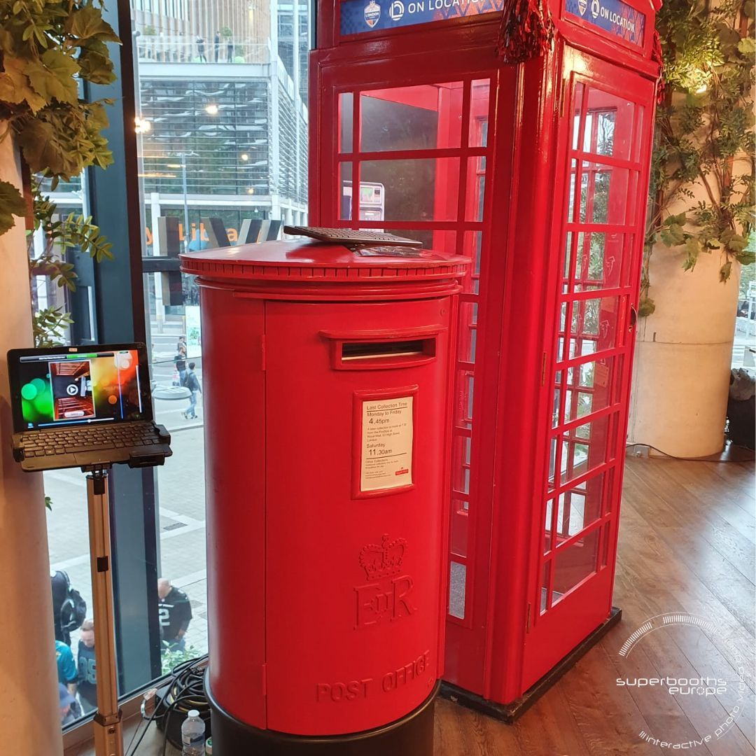 SuperBEuro's tweet photo. Add iconic charm to your event with our London Phone Booth! ☎️✨ Compact yet stylish, it captures festive moments with bird’s-eye-view shots, GIFs, and instant prints—all in just 90×90 cm.

 A holiday hit for any venue!🎄📸 https://t.co/wn2I2Bg9Re
📧 Hello@superboothseurope.com https://t.co/P18o1QuYho