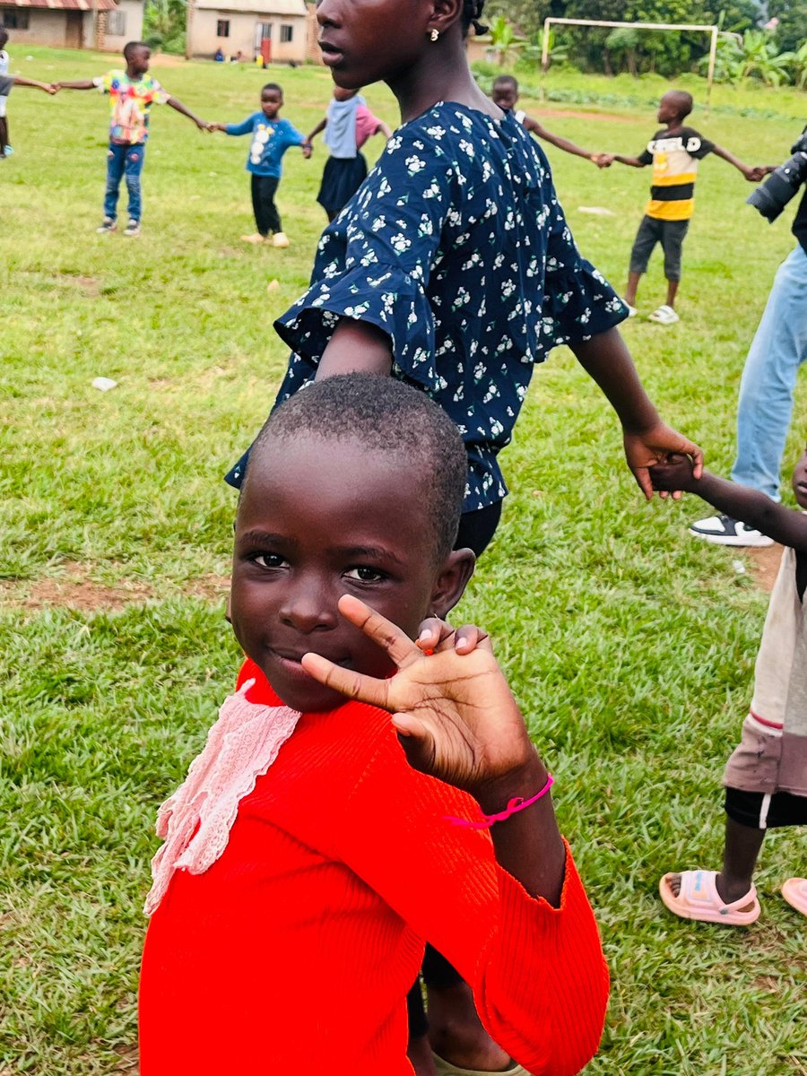 Spreading the joy of Christmas to these beautiful children.
#Christmas 
#donate 
#christmasparty 
#children 
#greatchildfoundation