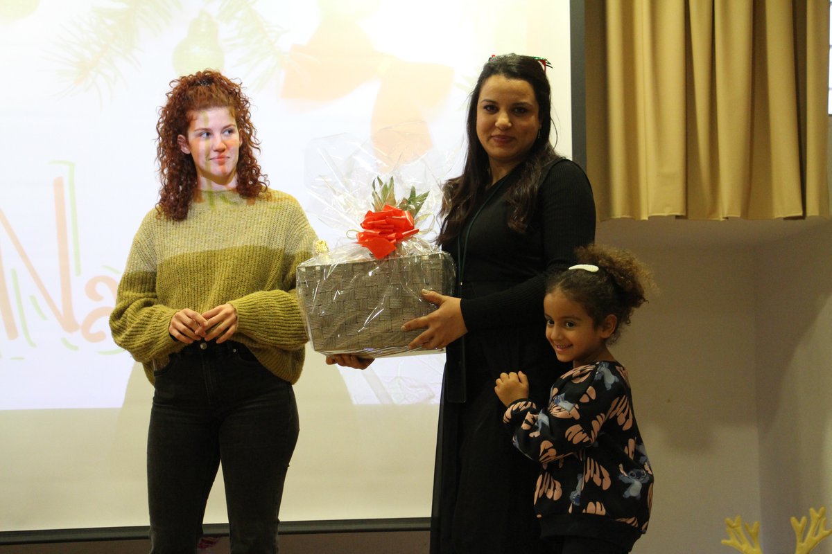 JOVESOLIDES's tweet image. 🎄✨ ¡La Navidad en la #RedEspaiTIC conecta culturas, personas y corazones a través de la convivencia y la inclusión digital! 💻🤝

#einclusion #convivencia #interculturalidad #comunidad