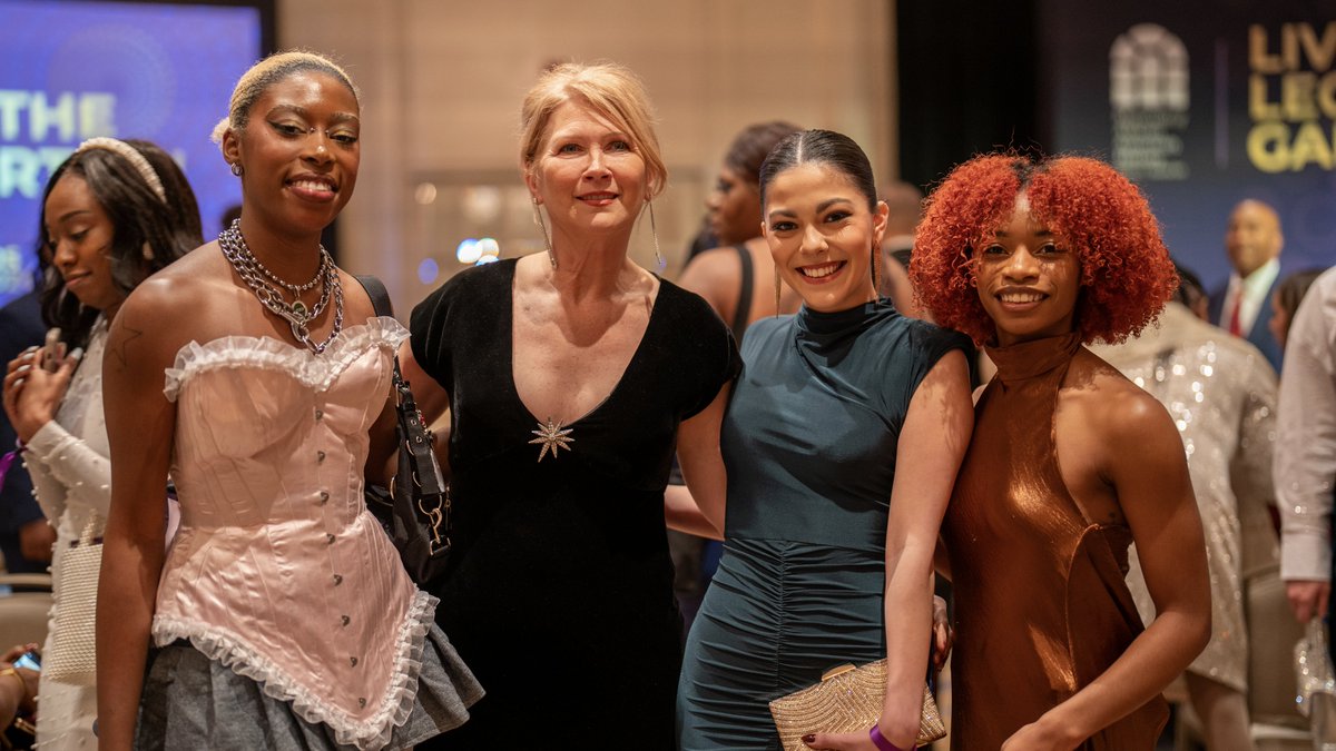 LasellUniv's tweet image. Members of the Lasell community, including President Turner and Provost Porter, attended the annual “Living Legends” Gala to benefit @MAAHMuseum.

The Gala highlighted Lasell’s partnership with the museum including the creation of Dr. Trent’s stunning dress by senior Hazel Nichol