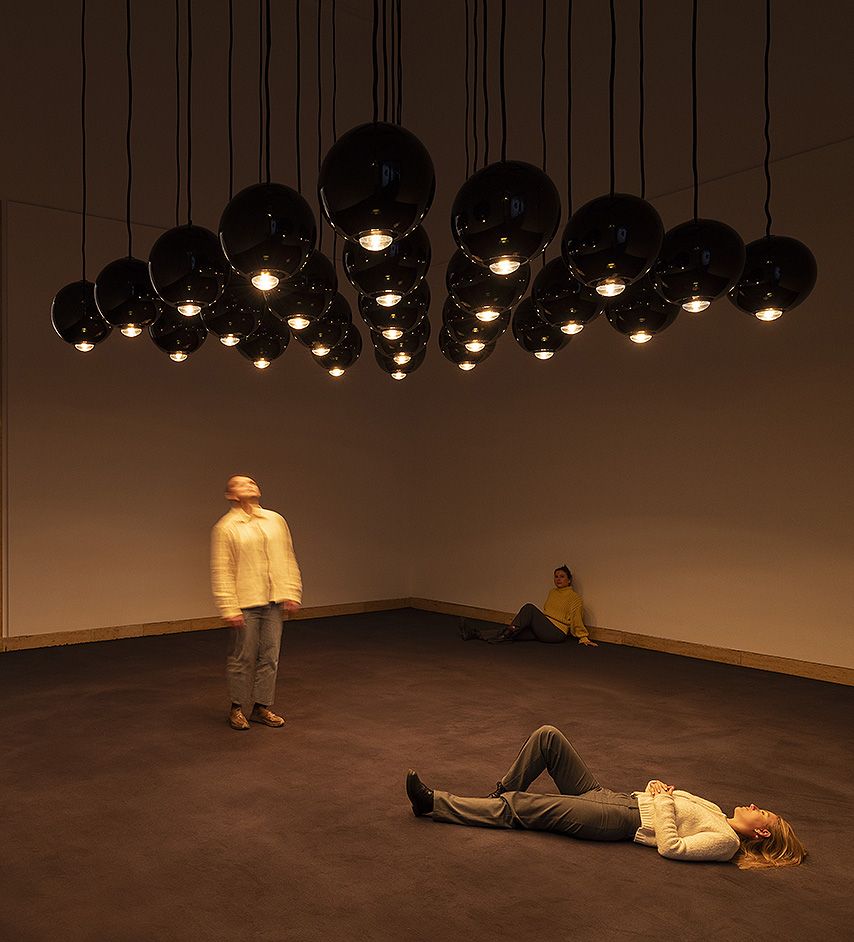 Philippe Parreno reinventa la experiencia expositiva a través de su exposición “Voices”, en la Galería Haus der Kunst de Múnich.
buff.ly/3P5Pgz3