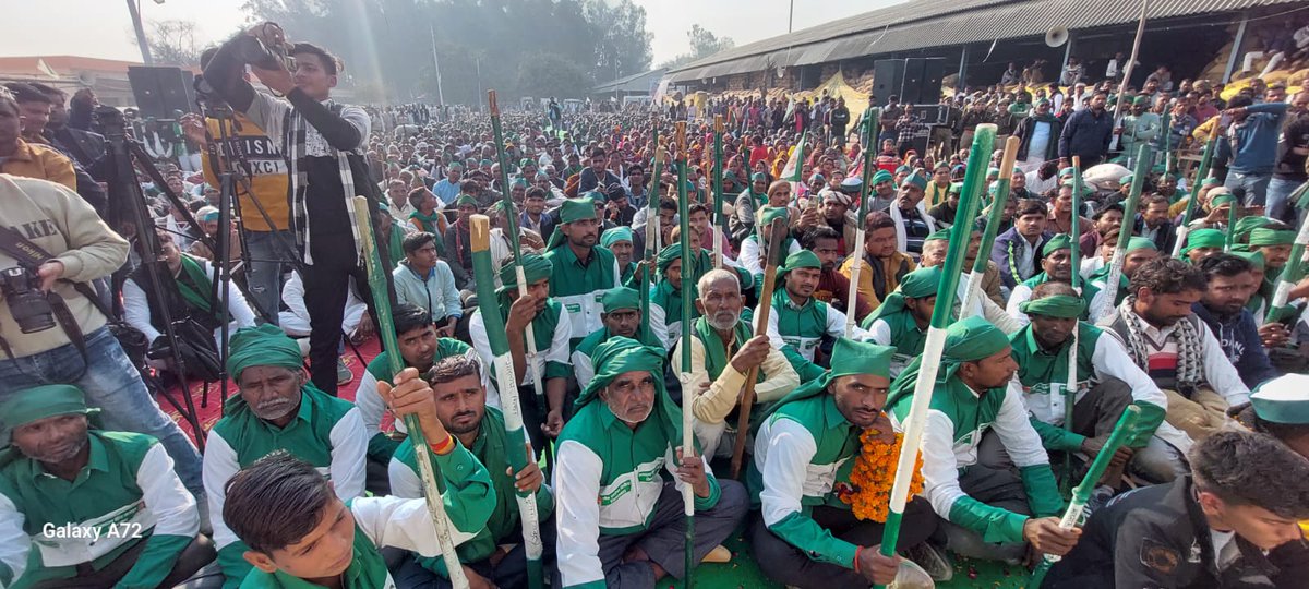RakeshTikaitBKU's tweet photo. उत्तर प्रदेश के जनपद फर्रुखाबाद में आयोजित किसान-मजदूर महापंचायत में हिस्सा लिया और पंचायत में पहुंची किसान सरदारी को सम्बोधित किया।
देश का किसान लामबंद होकर एमएसपी गारंटी कानून सहित सभी मांगों को लेकर अपनी आवाज बुलंद कर रहा है लेकिन सरकार लगातार किसानों की अनदेखी कर रही है।
@ANI https://t.co/J4R9KLiLil
