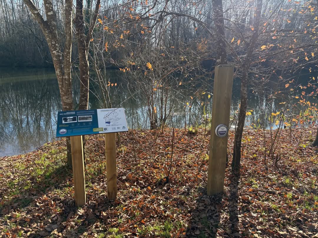 📏 45 nouveaux repères de crues sur le bassin de la Charente :
    📍  33 sur le fleuve Charente
    📍  8 sur le bassin de l’Antenne
    📍  3 sur le bassin de la Seugne
    📍  1 sur le bassin de la Soloire
Ils permettent d’entretenir la mémoire du risque sur le territoire.