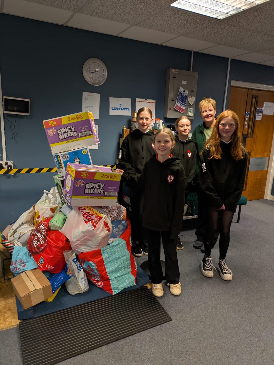 StPaulsRCPS's tweet photo. Your kind donations towards our Advent appeal have been dropped off at Glenrothes Food Bank. We are delighted to support the food bank this Christmas season. Thank you for your generosity 🖤♥️ https://t.co/7MVBSjMT7q