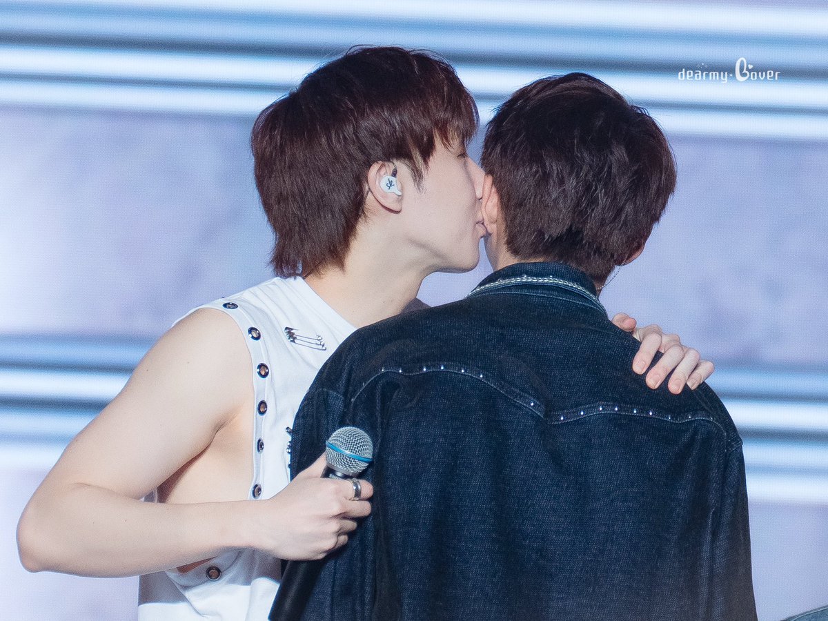 Dearmylover__'s tweet photo. .
ɪɴғɪɴɪᴛᴇ ʟɪᴍɪᴛᴇᴅ ᴇᴅɪᴛɪᴏɴ ɪɴ sᴇᴏᴜʟ 12/6

雖然這張很多人放了
但我覺得最好笑的是後面傻眼的東雨啊🤣

#인피니트 #INFINITE 
#김성규 #장동우 #남우현 
#金���圭 #張東雨 #南優鉉
#KimSungKyu #JangDongWoo #NamWooHyun https://t.co/oTSMFld6F8