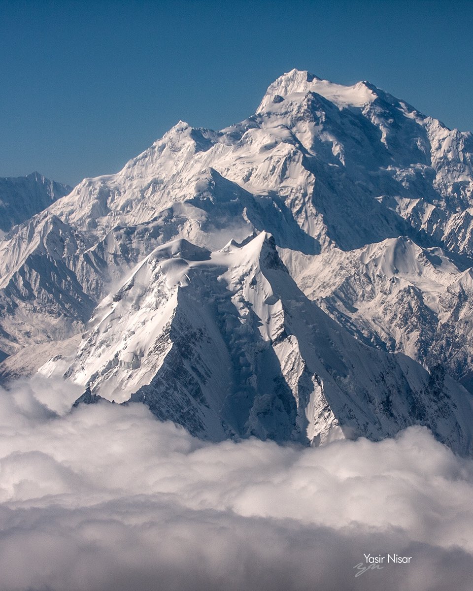 yasirnisar's tweet photo. The killer mountain - Nanga Parbat as seen from the air !! 
#GilgitBaltistan #NangaParbat https://t.co/Lv4Clevv3J