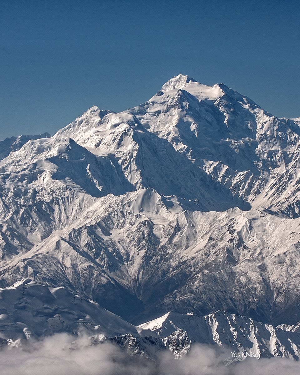 yasirnisar's tweet photo. The killer mountain - Nanga Parbat as seen from the air !! 
#GilgitBaltistan #NangaParbat https://t.co/Lv4Clevv3J