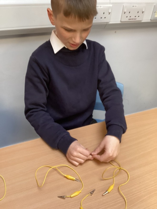 FountainPSLeeds's tweet photo. In Science, Estuaries have created their own circuits and explored how switches work. https://t.co/MogCELiXvQ