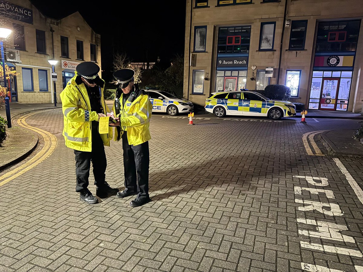 wiltspolicesc's tweet photo. #Drink #Drive campaign #SRSU #LPTT #NPT on Monkton Hill #Chippenham last night.

37 vehicles stop checked, 2 drivers given WOA just under limit, 2 issued VDRS for defects, 1 Producer for #insurance , 1 #arrest  on warrant. #RoadSafety #SpecialsContribution #Fatal5 https://t.co/Di7NyZ7xHZ