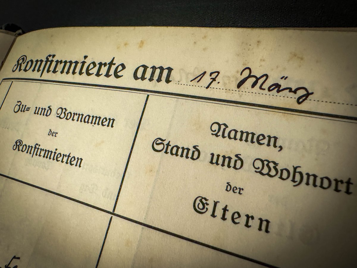 EKVlotho's tweet photo. Ein kleines Team von Familienforschern und Historikern hat die #Kirchenbücher der evangelischen Gemeinden in #Vlotho in monatelanger Arbeit zusammengebracht, digitalisiert und nun dem Landeskirchlichen #Archiv in #Bielefeld übergeben. #Ahnenforschung

https://t.co/9IDHboEyMG https://t.co/3kV8ZF3xe6