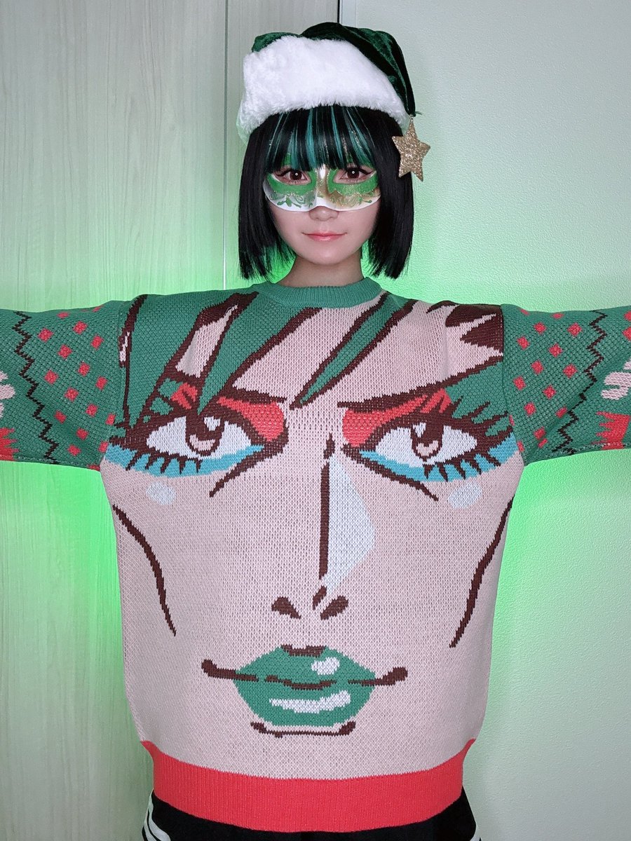 今年のクリスマスデートは 花畑チャイカさんセーター！！ 街中の視線を