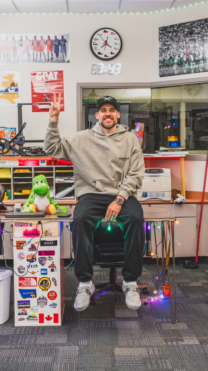 ad__sneaks's tweet photo. Classroom Sneakers - Day 83

Portland Gear Haven Mule. 

It’s sweats and slippers day at school and the last day of the semester. Very much looking forward to the break! https://t.co/cU6FPHovzb