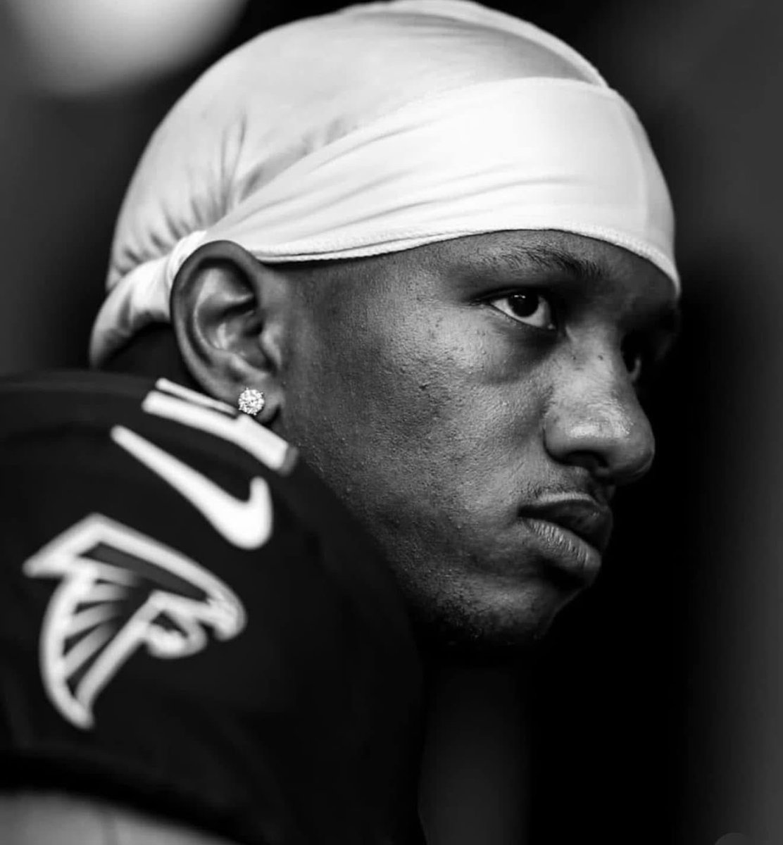 _FALCOHOL_'s tweet photo. Falcons Friday ! 

#RiseUp #DirtyBirds https://t.co/hPiCAZCZ5I