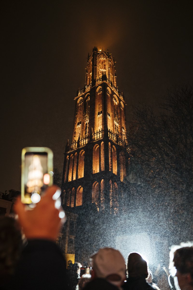 𝗗𝗮𝗼𝗿 𝗶𝘀-𝘁𝗶𝗲 𝘄𝗲𝗲𝗿! Je hebt nog maar één week om deze bijzondere tentoonstelling in het Stadskantoor over de restauraties van de Domtoren in de loop der jaren te bekijken.