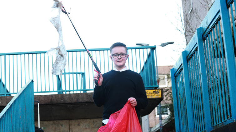 SouthLanCouncil's tweet image. More than 350 pupils from Duncanrig Secondary School have been clearing up their local area after lunchtimes to let the pupils see for themselves just how much waste was being dropped each day. Read more in the View
orlo.uk/Kf16B